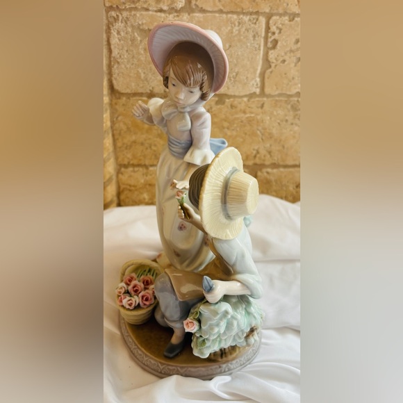 Lladro Porcelain Figurine “For You” Retired #5453 Boy & Girl 9 H” Flowers - Picture 4 of 10